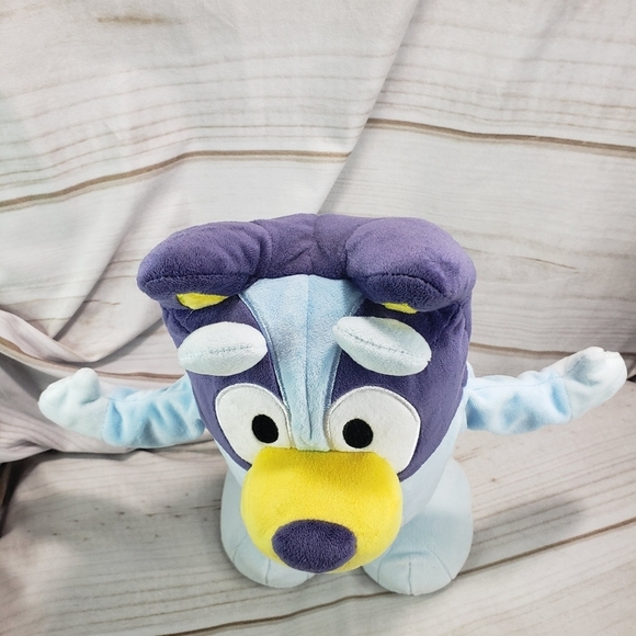 Bluey Dance And Play Interactive Animated Plush Toy 12 Inch - Picture 3 of 11